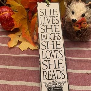 She lives loves ❤️ and reads 📖 Bookmark 🔖
